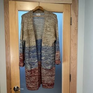 Hayden- Los Angeles. Long neutral multicolored sweater. Pockets and cuff sleeves